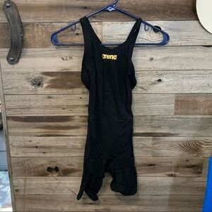 Arena women’s carbon air 2 size 26 tech suit